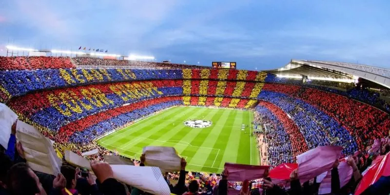 Góc nhìn từ khán đài trên sân Camp Nou